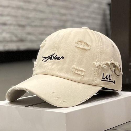 Share this product A White Stylish Men'S Baseball Cap With A Distressed Look, Featuring A Vintage American Design And Letter Details, Inspired By Korean Fashion., Suitable For Women - Image 3