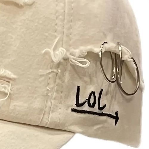 Share this product A White Stylish Men'S Baseball Cap With A Distressed Look, Featuring A Vintage American Design And Letter Details, Inspired By Korean Fashion., Suitable For Women - Image 2